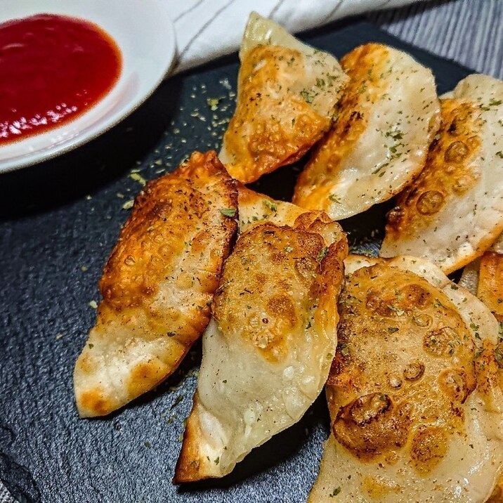 簡単おつまみ!カルツォーネ風餃子